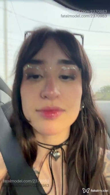 Acompanhante mulher morena (o) de olhos castanhos em Virtual Acompanhante mulher morena (o) de olhos castanhos em Virtual - Martina Oliveira