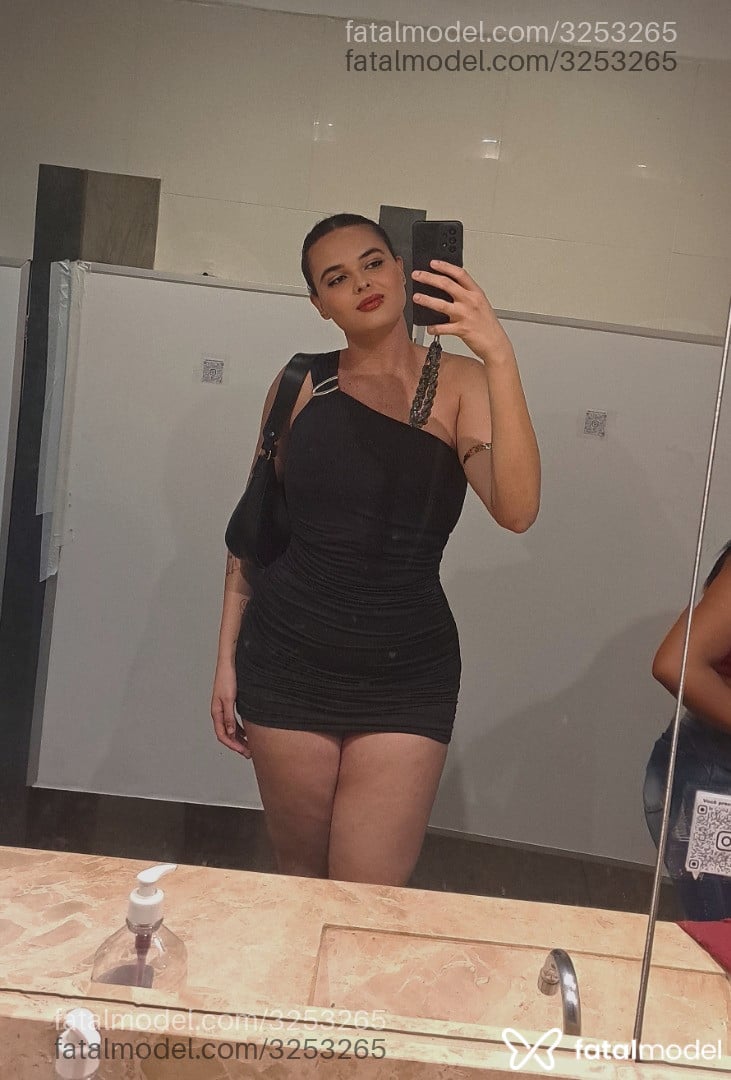 Acompanhante mulher trans com cabelo castanho de olhos castanhos em Ribeirão Preto - Larissa Gouveia
