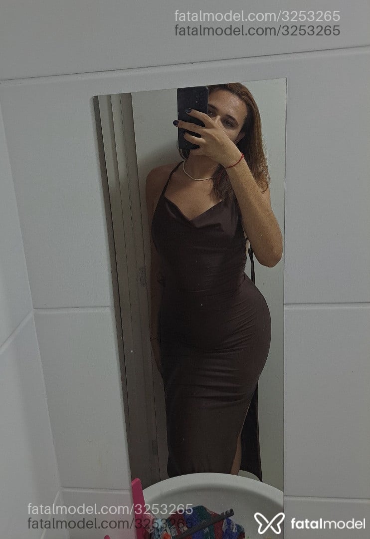 Acompanhante mulher trans com cabelo castanho de olhos castanhos em Ribeirão Preto - Larissa Gouveia