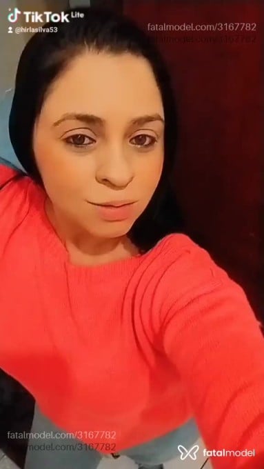 Acompanhante mulher morena (o) de olhos castanhos em Virtual Acompanhante mulher morena (o) de olhos castanhos em Virtual - Lilaa