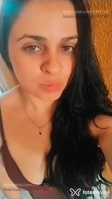 Acompanhante mulher morena (o) de olhos castanhos em Virtual Acompanhante mulher morena (o) de olhos castanhos em Virtual - Lilaa