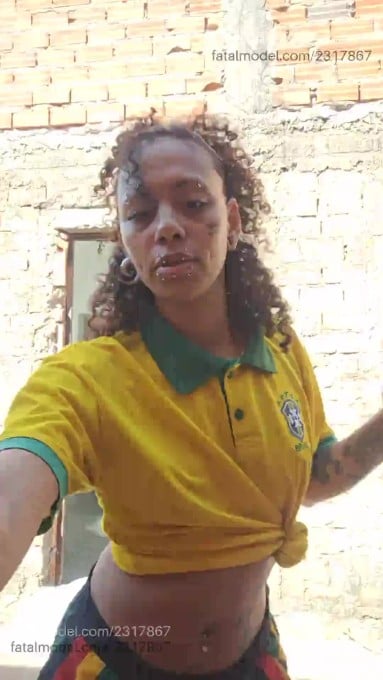 Acompanhante mulher com cabelo colorido de olhos castanhos em Campinas Acompanhante mulher com cabelo colorido de olhos castanhos em Campinas - Venenosa