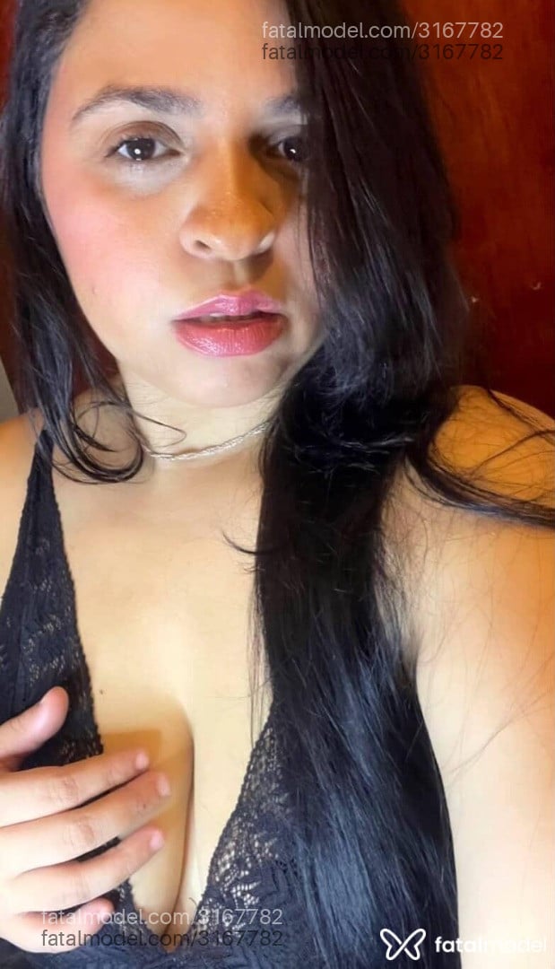 Acompanhante mulher morena (o) de olhos castanhos em Virtual Acompanhante mulher morena (o) de olhos castanhos em Virtual - Lilaa