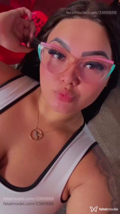 Acompanhante mulher morena (o) de olhos mel em Icó Acompanhante mulher morena (o) de olhos mel em Icó - Araújo