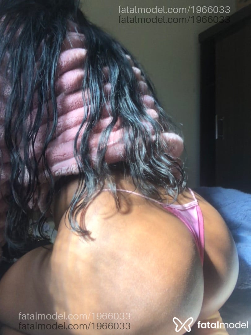Acompanhante mulher morena (o) de olhos castanhos em São Gotardo - Larissa