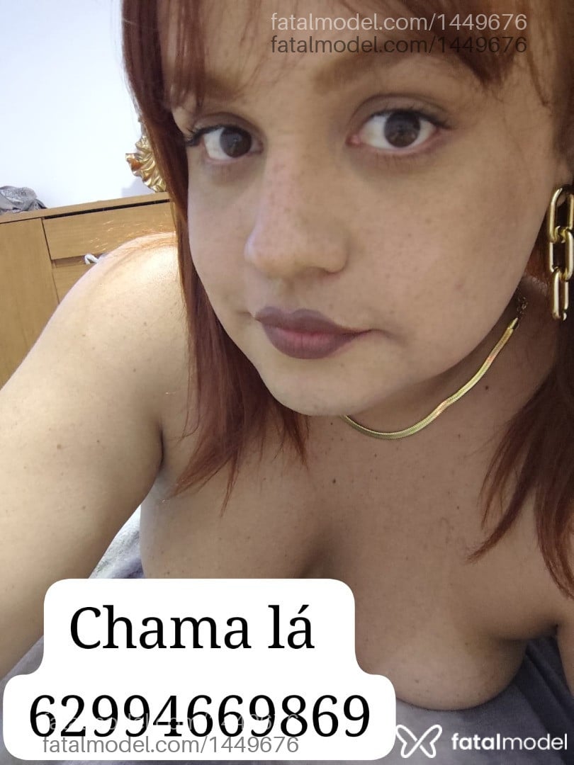 Acompanhante mulher trans com cabelo castanho de olhos mel em Anápolis - Jhôanne Amorim