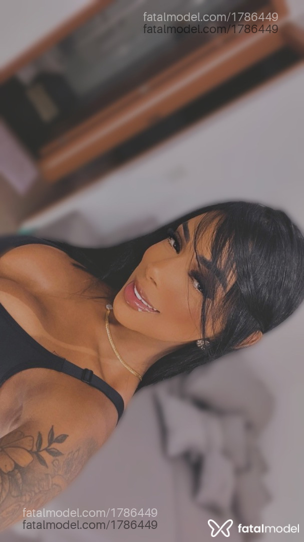 Acompanhante mulher morena (o) de olhos pretos - Nicole Acompanhante mulher morena (o) de olhos pretos - Nicole