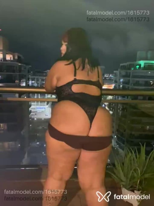 Acompanhante mulher morena (o) de olhos castanhos - Charlouttx