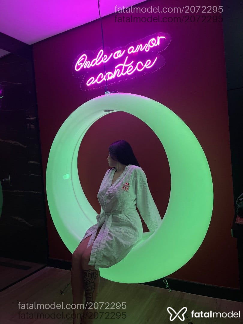 Acompanhante mulher morena (o) de olhos castanhos em Contagem - Mel