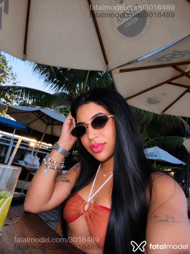 Acompanhante mulher morena (o) de olhos castanhos em Porto Seguro - Melly
