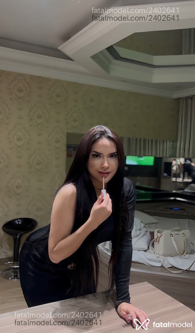 Acompanhante mulher com cabelo castanho de olhos castanhos em Maringá - Bellatrix Lux