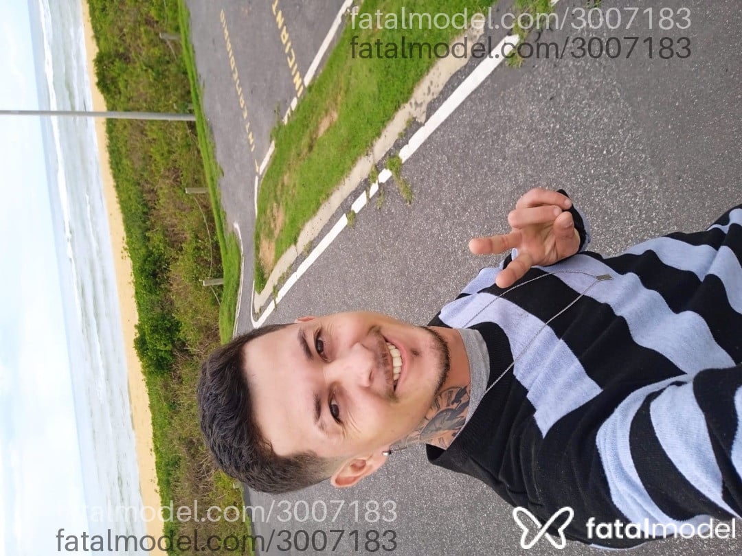 Acompanhante homem com cabelo castanho de olhos castanhos em Vila Velha - David