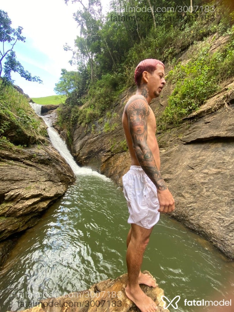 Acompanhante homem com cabelo castanho de olhos castanhos em Vila Velha - David