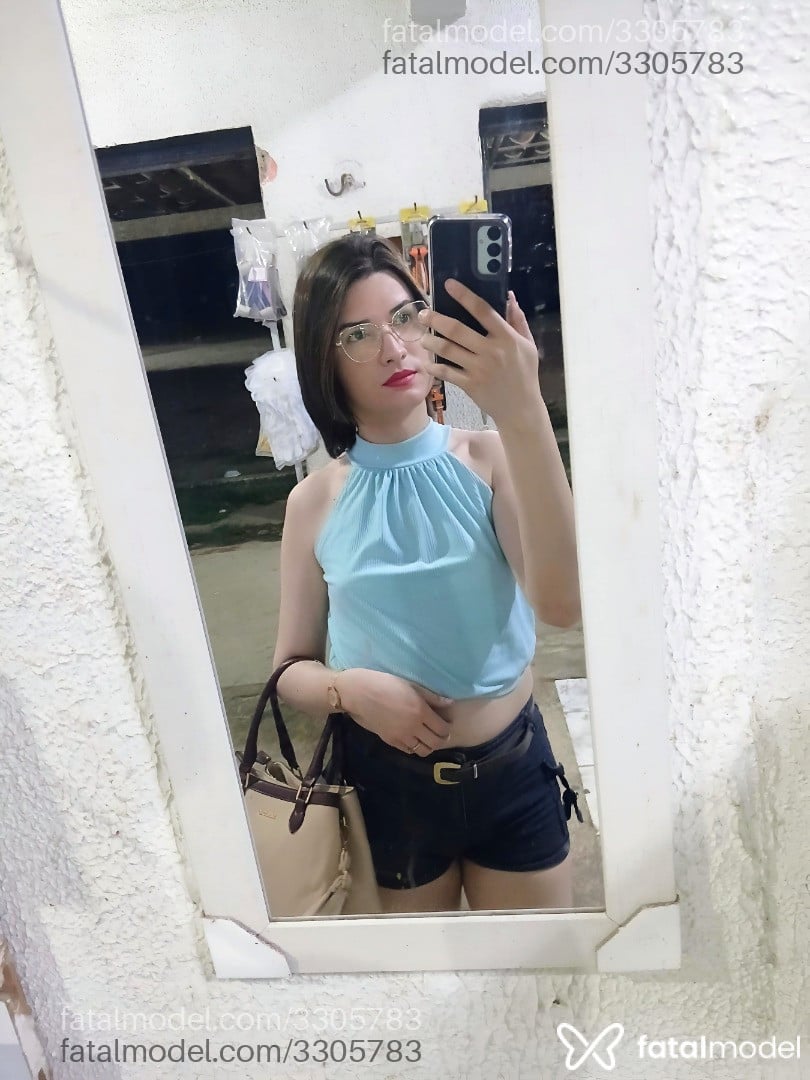 Acompanhante mulher trans com cabelo castanho de olhos mel em Irauçuba - Alana Bittencourt