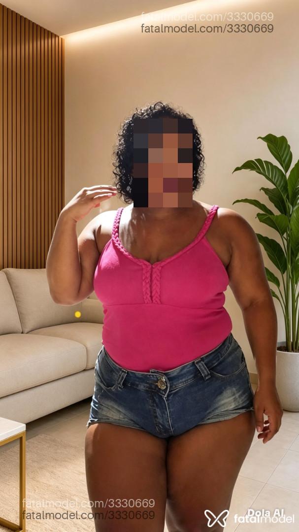 Acompanhante mulher morena (o) de olhos pretos - Serena