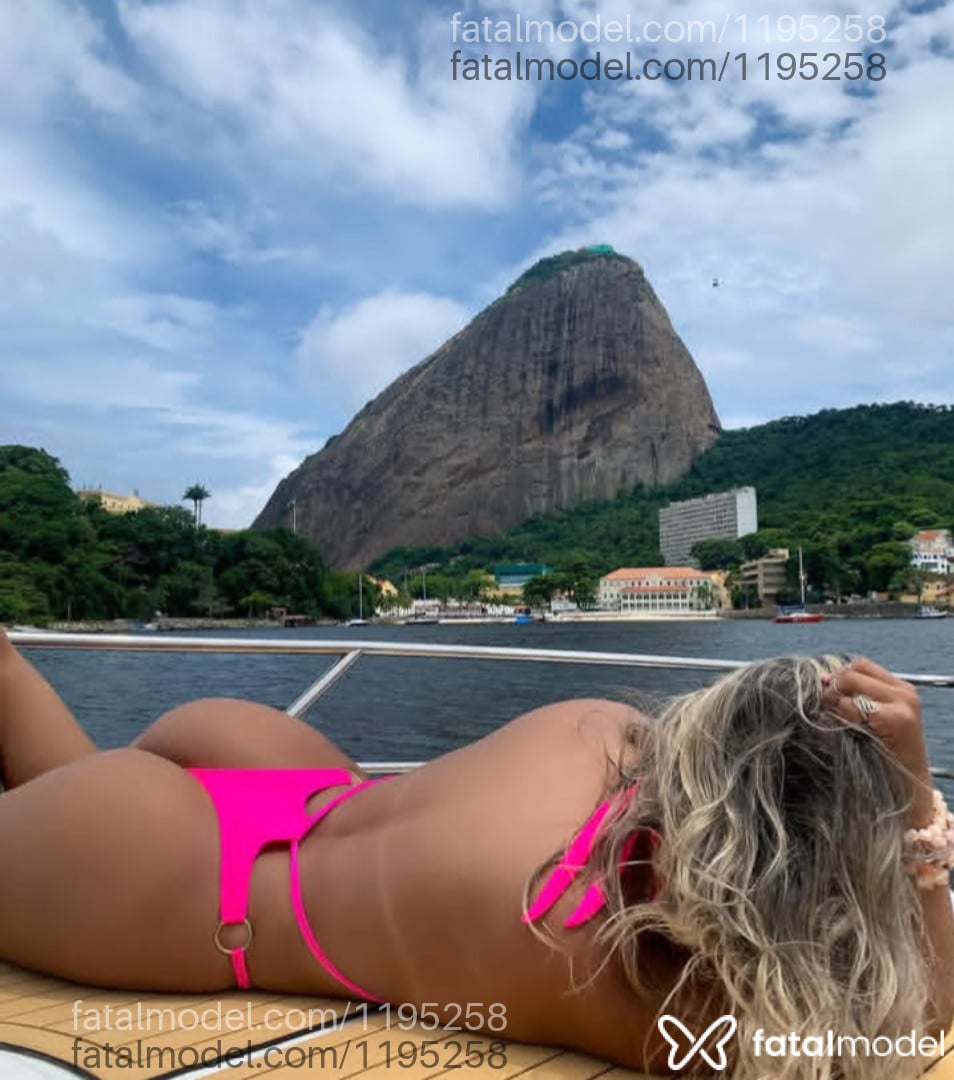 Acompanhante mulher loira (o) de olhos castanhos em Paraty Acompanhante mulher loira (o) de olhos castanhos em Paraty - Paola
