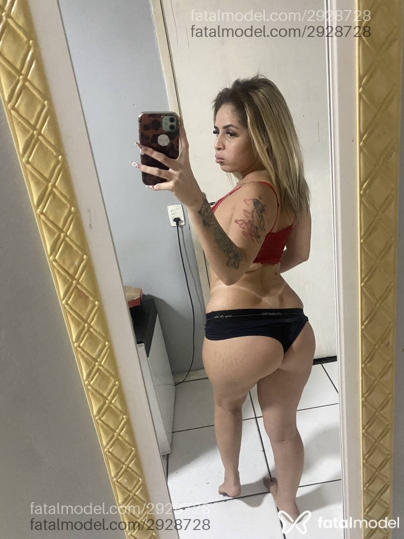 Acompanhante mulher loira (o) de olhos castanhos - Thayla