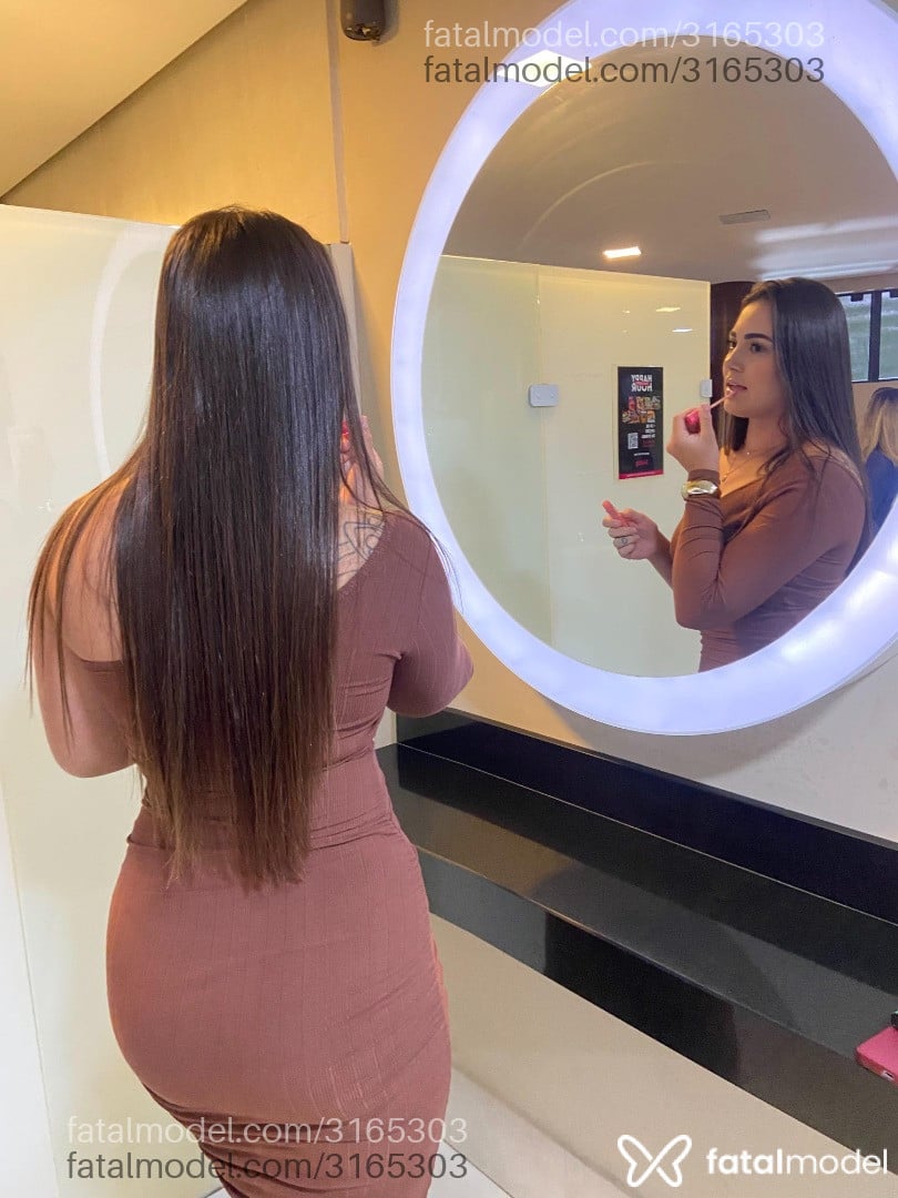 Acompanhante mulher com cabelo castanho de olhos castanhos - Maggie Muller Acompanhante mulher com cabelo castanho de olhos castanhos - Maggie Muller