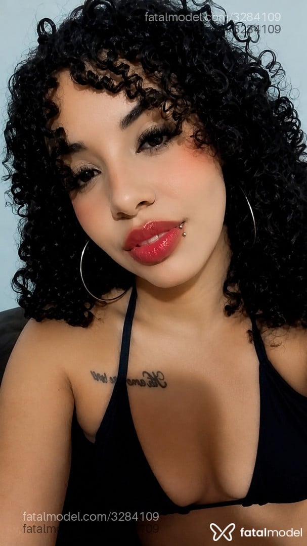 Acompanhante mulher morena (o) de olhos castanhos - Adrielle Acompanhante mulher morena (o) de olhos castanhos - Adrielle