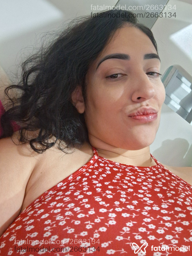 Acompanhante mulher com cabelo castanho de olhos castanhos em Virtual - Luiza