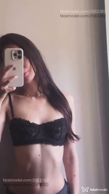 Acompanhante mulher com cabelo castanho de olhos castanhos em São Paulo Acompanhante mulher com cabelo castanho de olhos castanhos em São Paulo - Valentina Cartier
