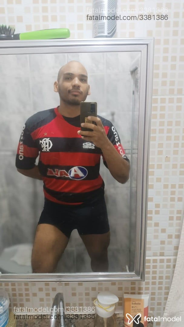 Acompanhante homem sem cabelo de olhos pretos em Rio de Janeiro Acompanhante homem sem cabelo de olhos pretos em Rio de Janeiro - Lipexx