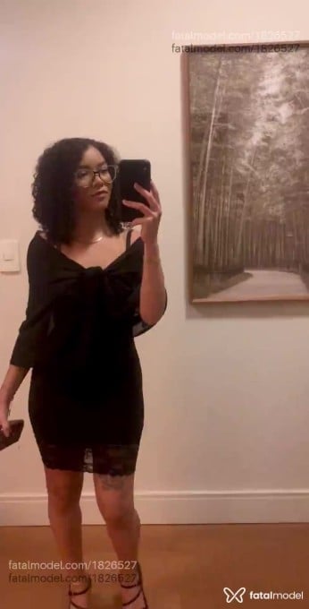 Acompanhante mulher com cabelo castanho de olhos castanhos - Latrisha Weed