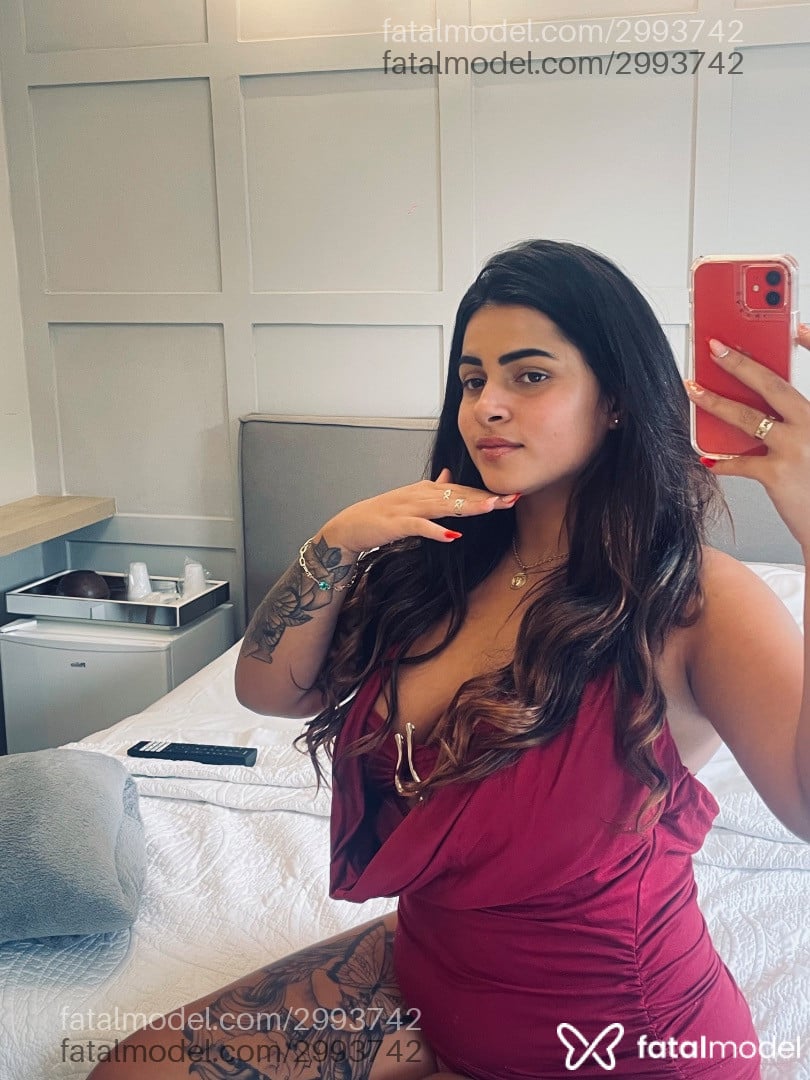 Acompanhante mulher com cabelo castanho de olhos mel - Morena
