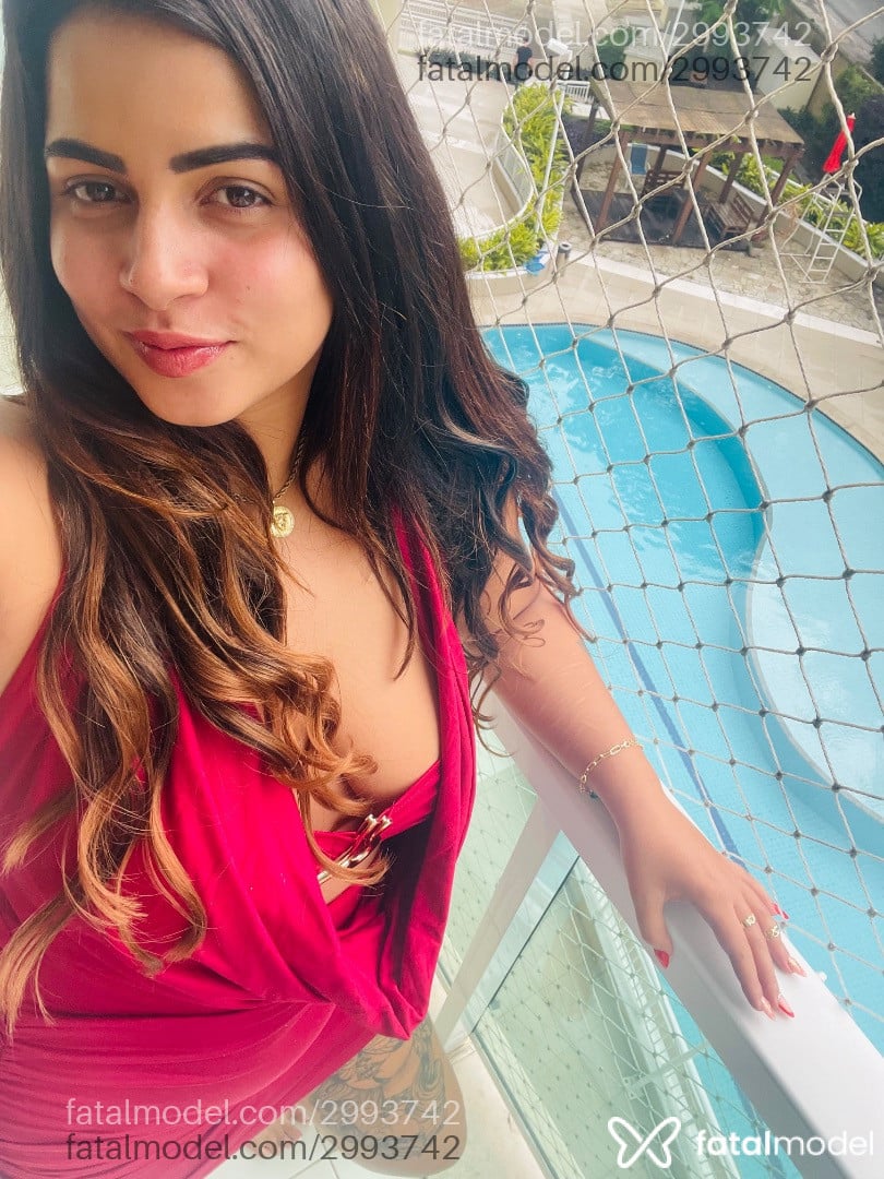 Acompanhante mulher com cabelo castanho de olhos mel em Rio de Janeiro Acompanhante mulher com cabelo castanho de olhos mel em Rio de Janeiro - Morena