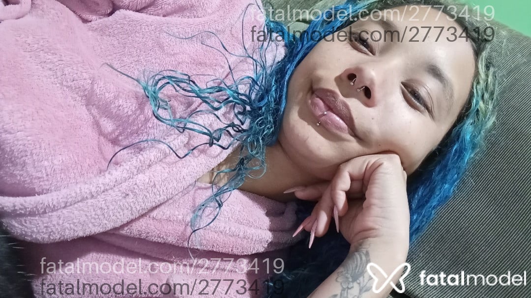 Acompanhante mulher com cabelo colorido de olhos castanhos em Guarapuava Acompanhante mulher com cabelo colorido de olhos castanhos em Guarapuava - Pesseguinha