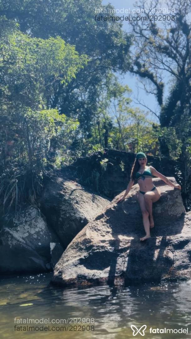 Acompanhante mulher loira (o) de olhos castanhos - Nicole