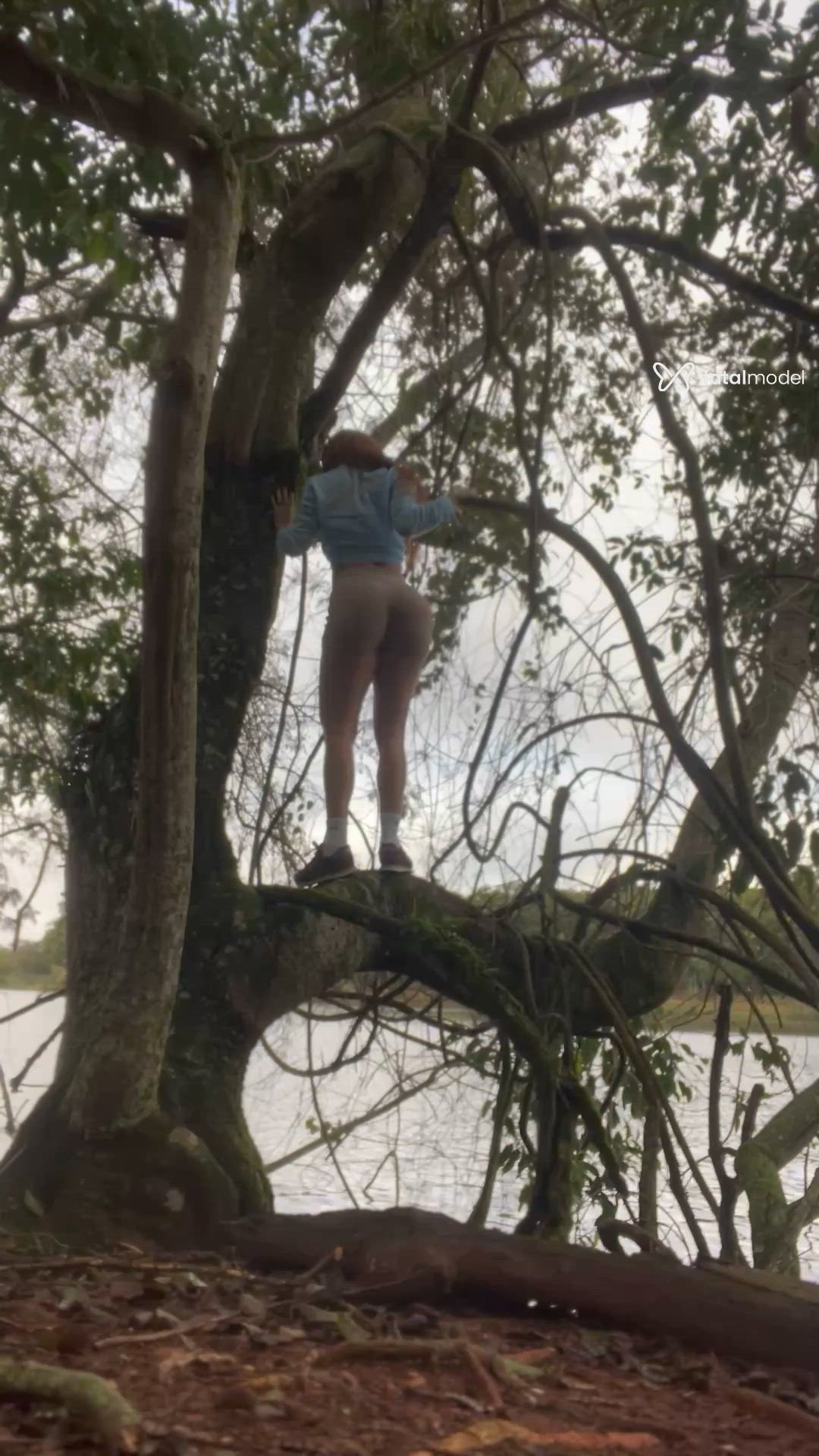 Acompanhante mulher loira (o) de olhos castanhos - Nicole
