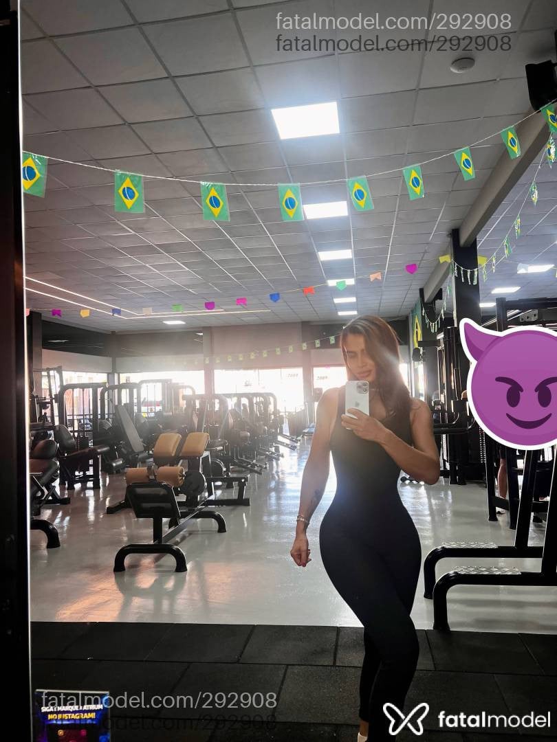 Acompanhante mulher loira (o) de olhos castanhos em Cascavel - Nicole