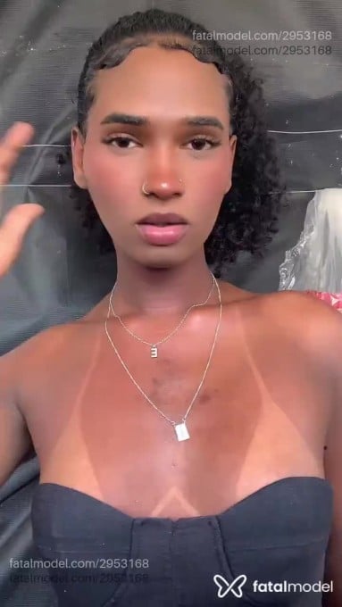 Acompanhante mulher trans morena (o) de olhos castanhos - Eduarda Acompanhante mulher trans morena (o) de olhos castanhos - Eduarda