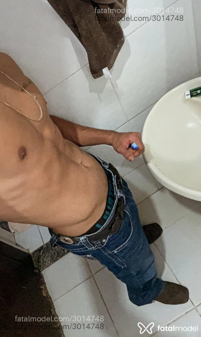 Acompanhante homem morena (o) de olhos verdes em Goiânia - João Victor