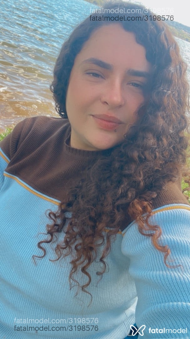 Acompanhante mulher com cabelo castanho de olhos castanhos em Cabo Frio - Pérola