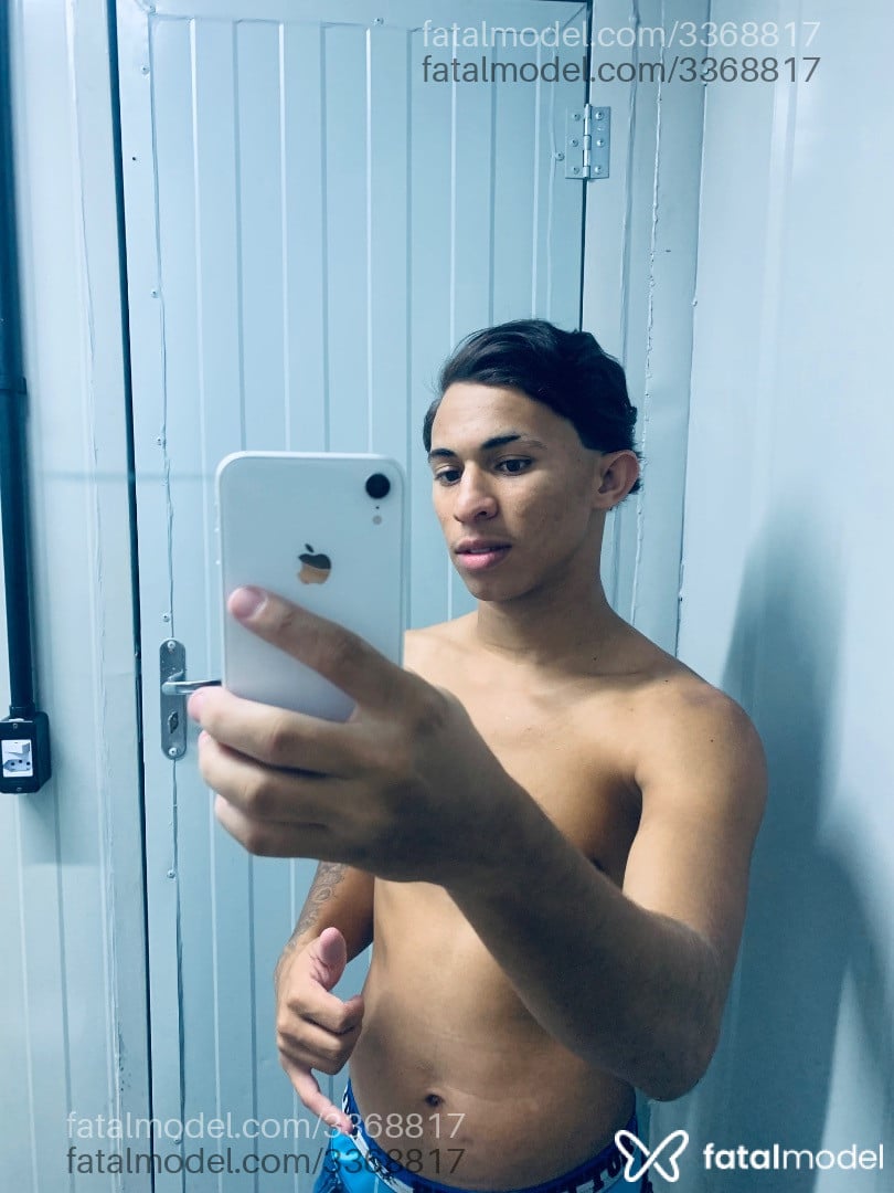 Acompanhante homem morena (o) de olhos mel em Itapema Acompanhante homem morena (o) de olhos mel em Itapema - Martins