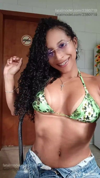 Acompanhante mulher morena (o) de olhos pretos em Goiânia - Letícia Santos