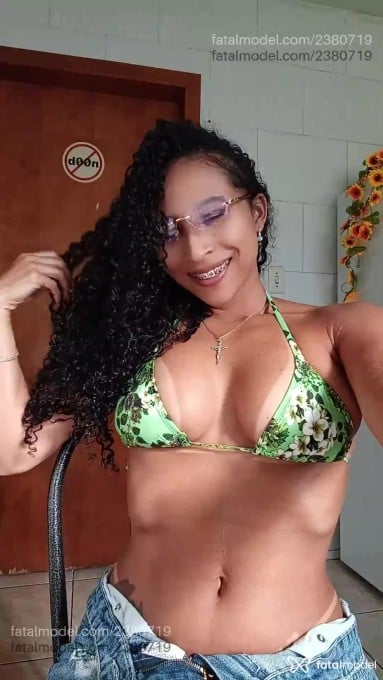 Acompanhante mulher morena (o) de olhos pretos em Goiânia - Letícia Santos