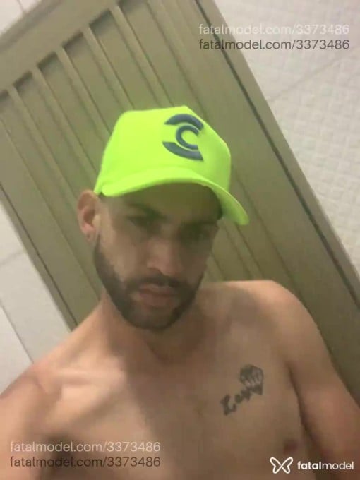 Acompanhante homem com cabelo castanho de olhos castanhos - Lucas Acompanhante homem com cabelo castanho de olhos castanhos - Lucas