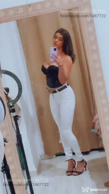Acompanhante mulher trans com cabelo castanho de olhos castanhos em Joinville - Melissa Pirres
