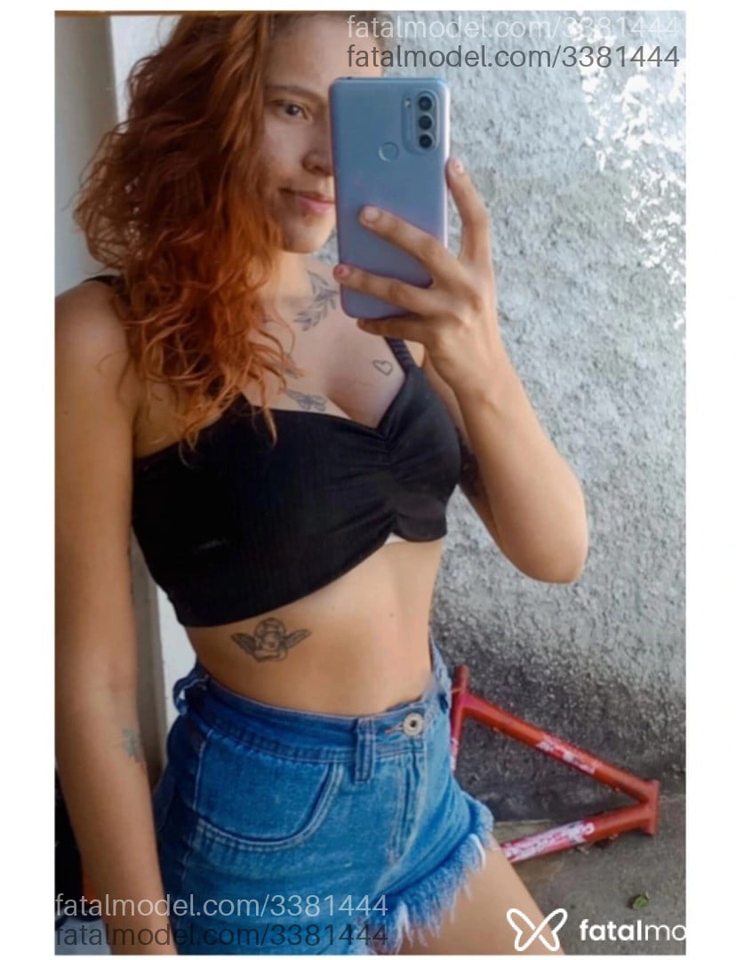 Acompanhante mulher ruiva (o) de olhos pretos - Clarisse Acompanhante mulher ruiva (o) de olhos pretos - Clarisse