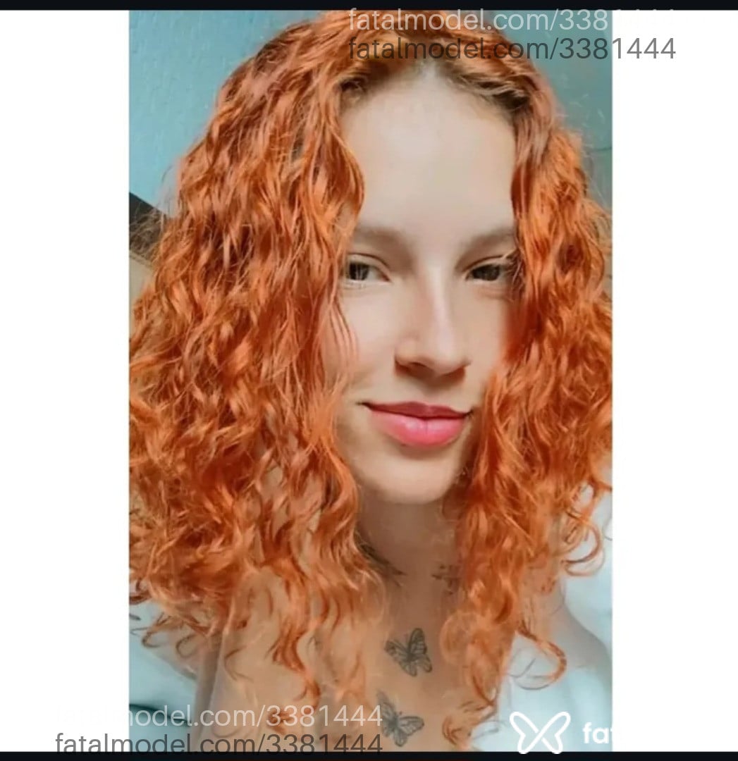 Acompanhante mulher ruiva (o) de olhos pretos - Clarisse Acompanhante mulher ruiva (o) de olhos pretos - Clarisse