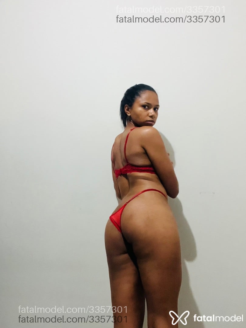 Acompanhante mulher morena (o) de olhos pretos em Virtual Acompanhante mulher morena (o) de olhos pretos em Virtual - Polly