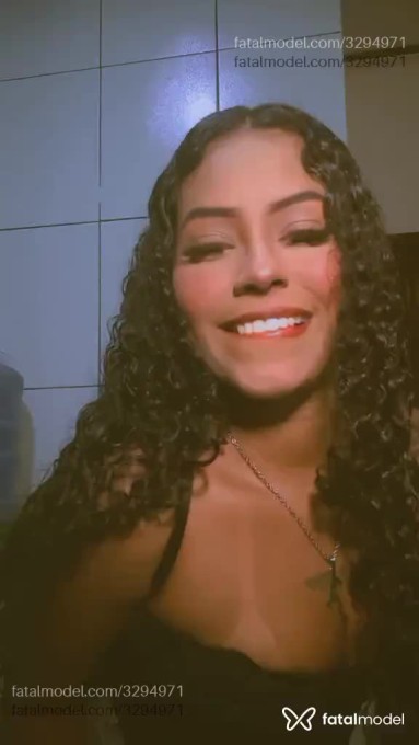 Acompanhante mulher morena (o) de olhos pretos - Zahir