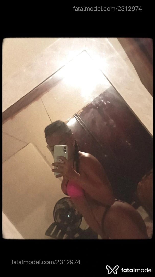 Acompanhante mulher loira (o) de olhos pretos - Jully Acompanhante mulher loira (o) de olhos pretos - Jully