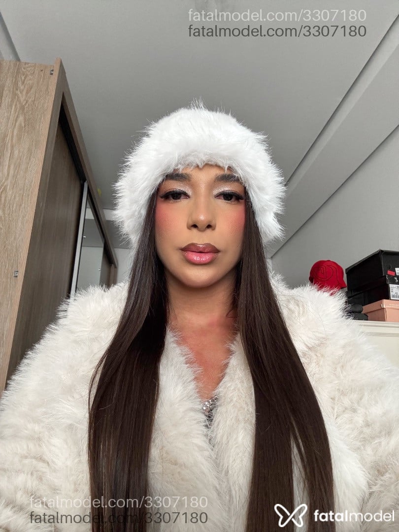 Acompanhante mulher trans com cabelo castanho de olhos castanhos em Virtual - Valentina Cruz