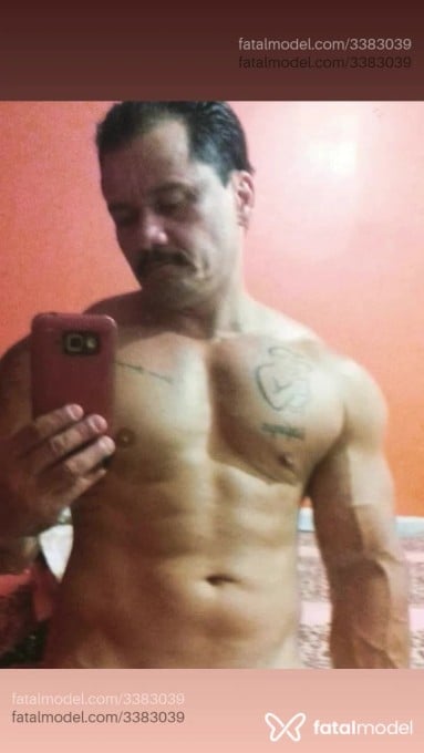 Acompanhante homem com cabelo castanho de olhos castanhos em Goiânia Acompanhante homem com cabelo castanho de olhos castanhos em Goiânia - Bryan