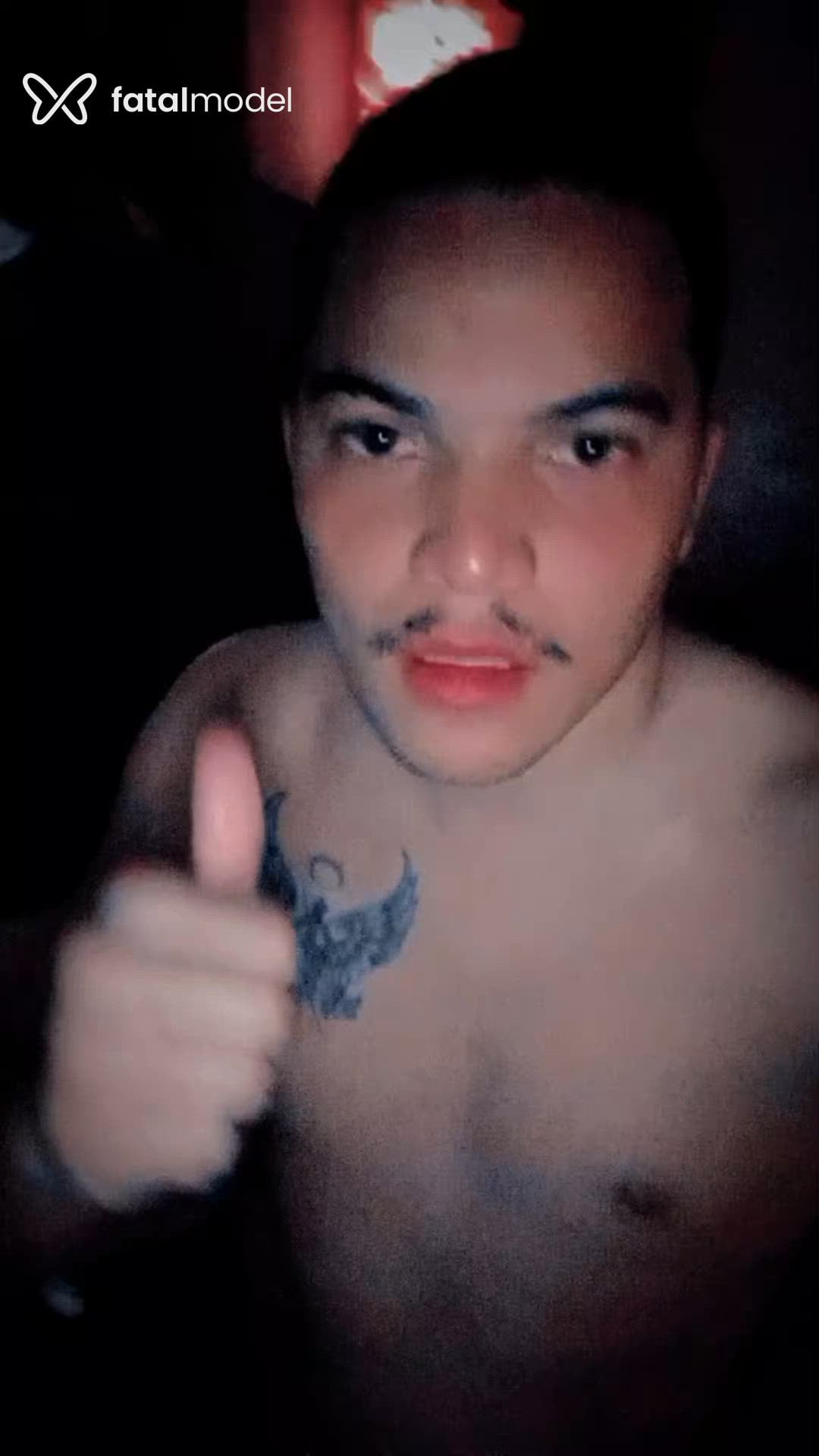 Acompanhante homem com cabelo castanho de olhos castanhos - Luuh Acompanhante homem com cabelo castanho de olhos castanhos - Luuh