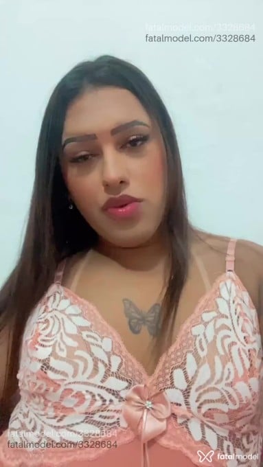 Acompanhante mulher trans morena (o) de olhos pretos - Larissa